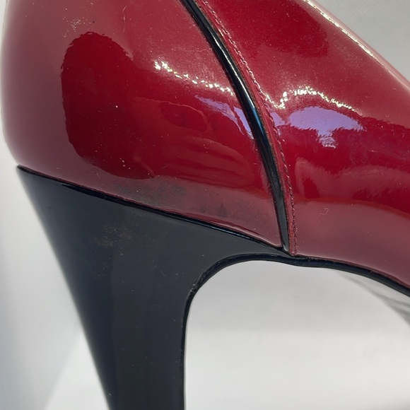 Ann Taylor Peep Toe Patent Leather Red Platform Heel Pump/black piping. Size 7.5 - Picture 13 of 17